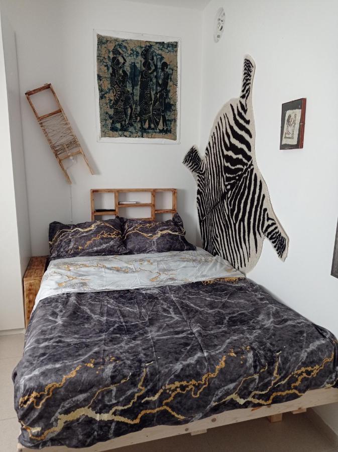 Vibrant Downtown Talpiot: Market & Beach Proximity Apartment Haifa Exterior photo