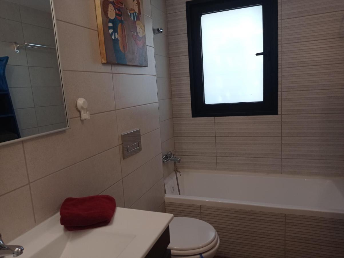 Vibrant Downtown Talpiot: Market & Beach Proximity Apartment Haifa Exterior photo