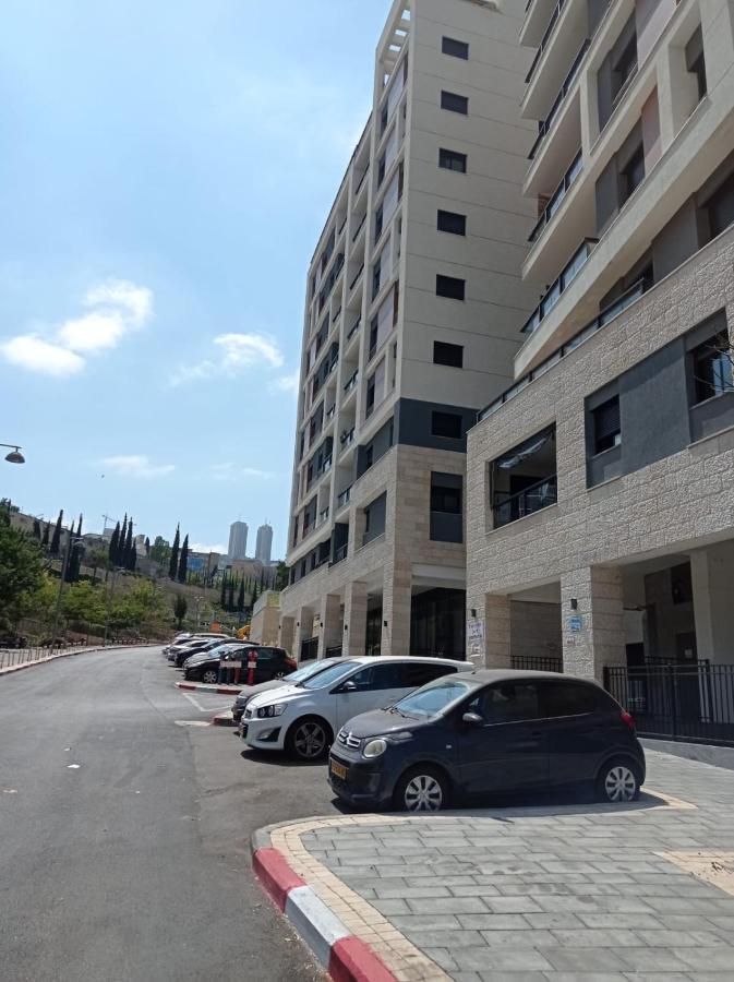 Vibrant Downtown Talpiot: Market & Beach Proximity Apartment Haifa Exterior photo